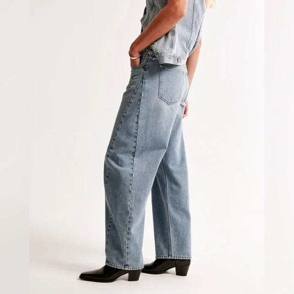 NEW! Abercrombie & Fitch The Barrel Jean Mid Rise 29 W 24 L Short Light Wash - Picture 2 of 16